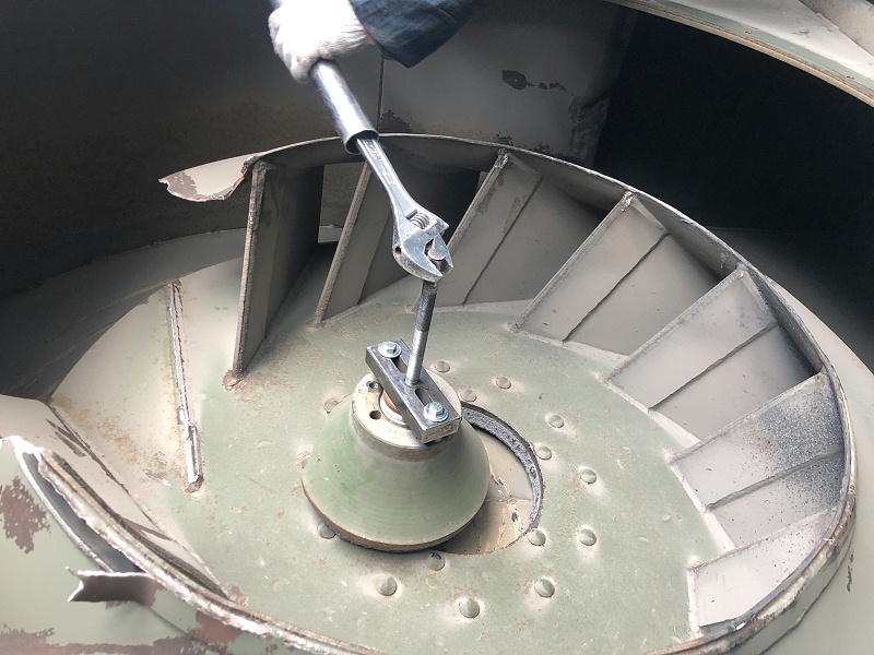 拆卸離心風(fēng)機葉輪